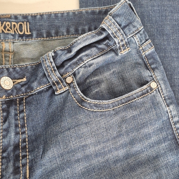 Rock & Roll Cowgirl Cuffed Jeans - Size 31 - Picture 3 of 14